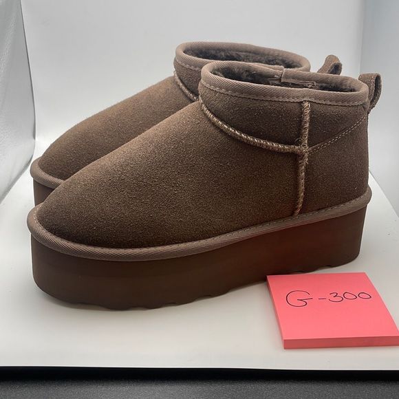 CUSHIONAIRE Women's COZY Genuine Suede pull on platform boot +Memory Foam SIZE 7 - Picture 3 of 7